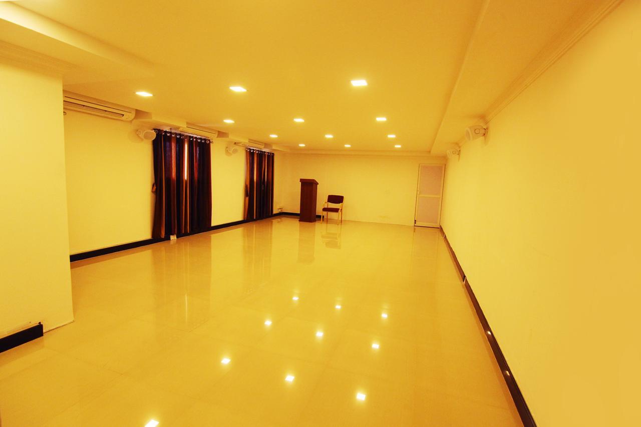 Oyo 18604 Puthens Capitol Inn Kochi 외부 사진