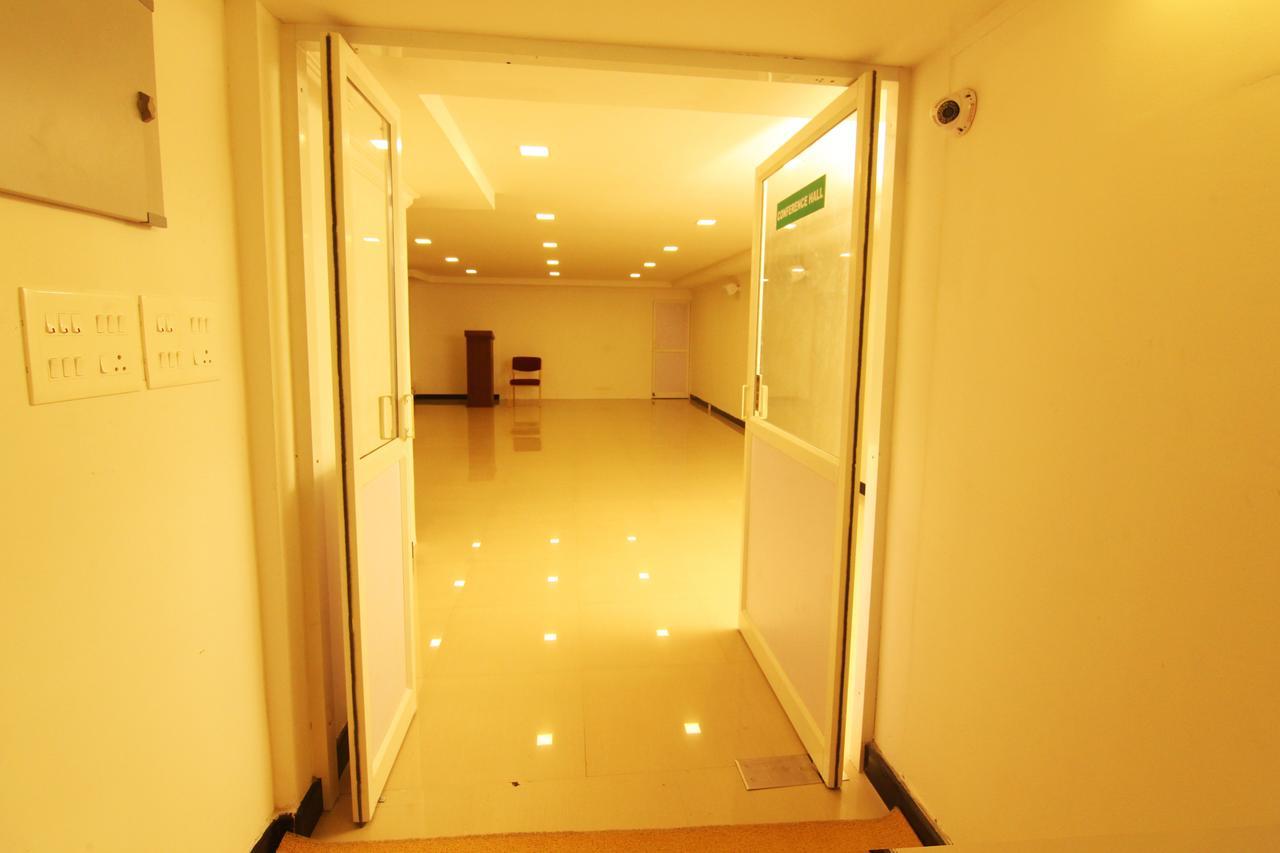Oyo 18604 Puthens Capitol Inn Kochi 외부 사진