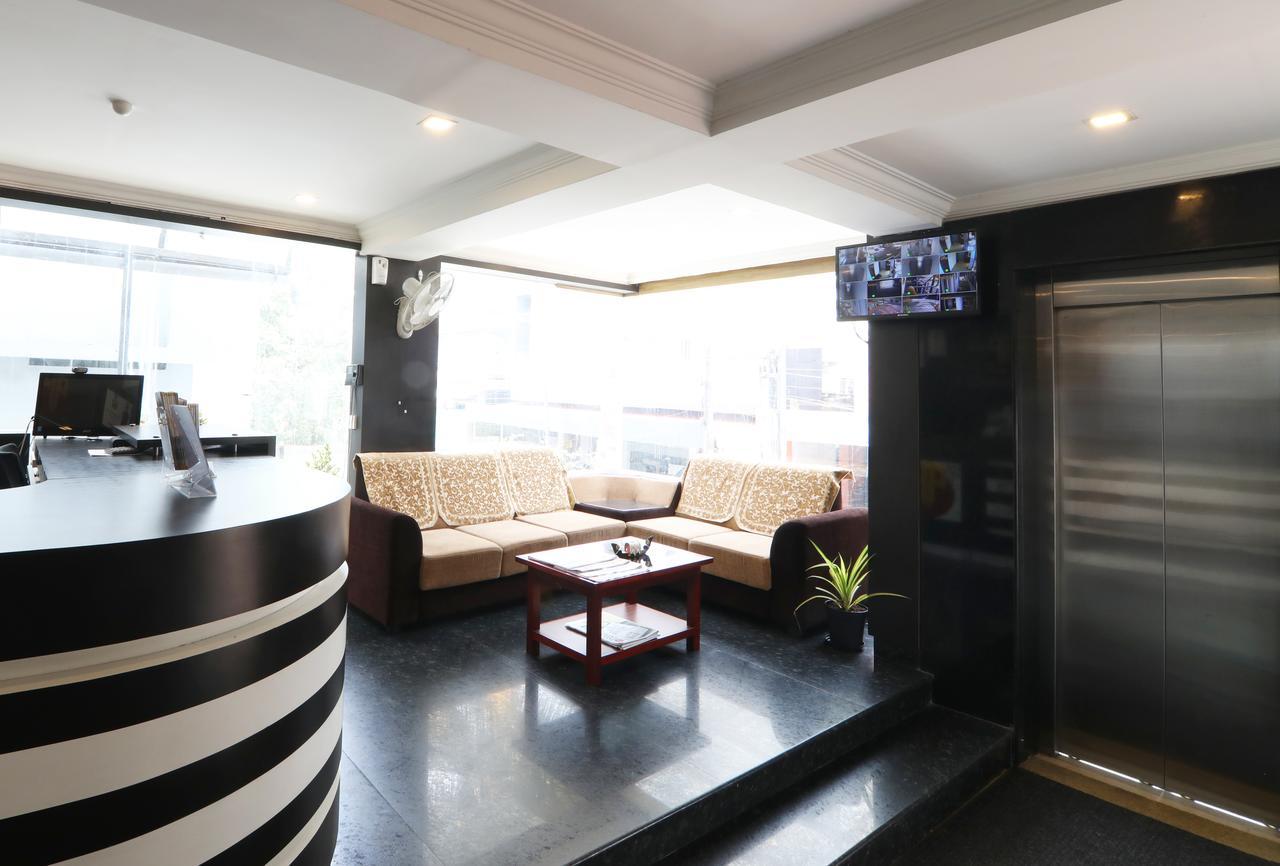 Oyo 18604 Puthens Capitol Inn Kochi 외부 사진