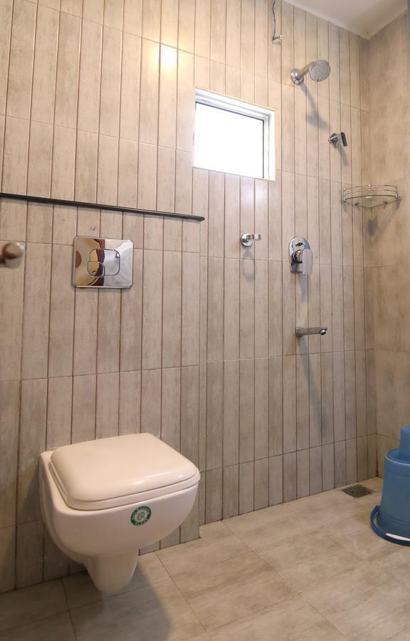 Oyo 18604 Puthens Capitol Inn Kochi 외부 사진