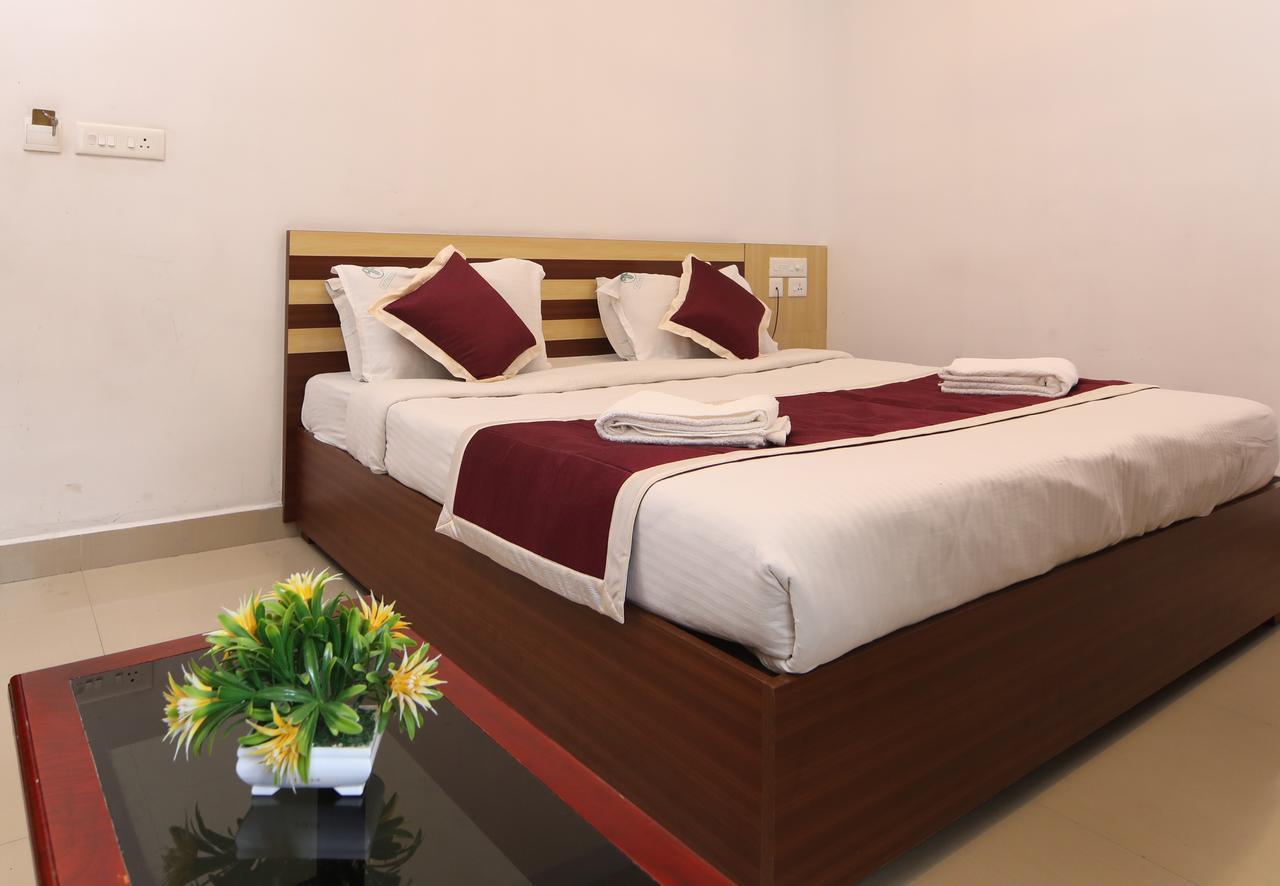 Oyo 18604 Puthens Capitol Inn Kochi 외부 사진