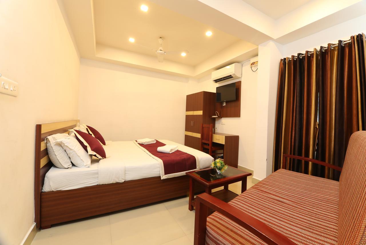 Oyo 18604 Puthens Capitol Inn Kochi 외부 사진