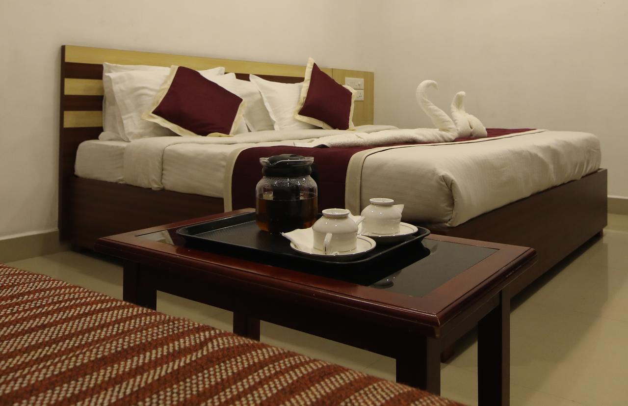 Oyo 18604 Puthens Capitol Inn Kochi 외부 사진