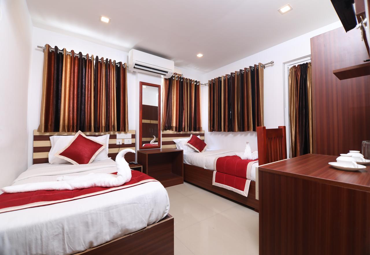 Oyo 18604 Puthens Capitol Inn Kochi 외부 사진