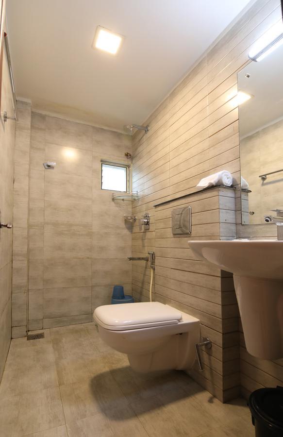 Oyo 18604 Puthens Capitol Inn Kochi 외부 사진