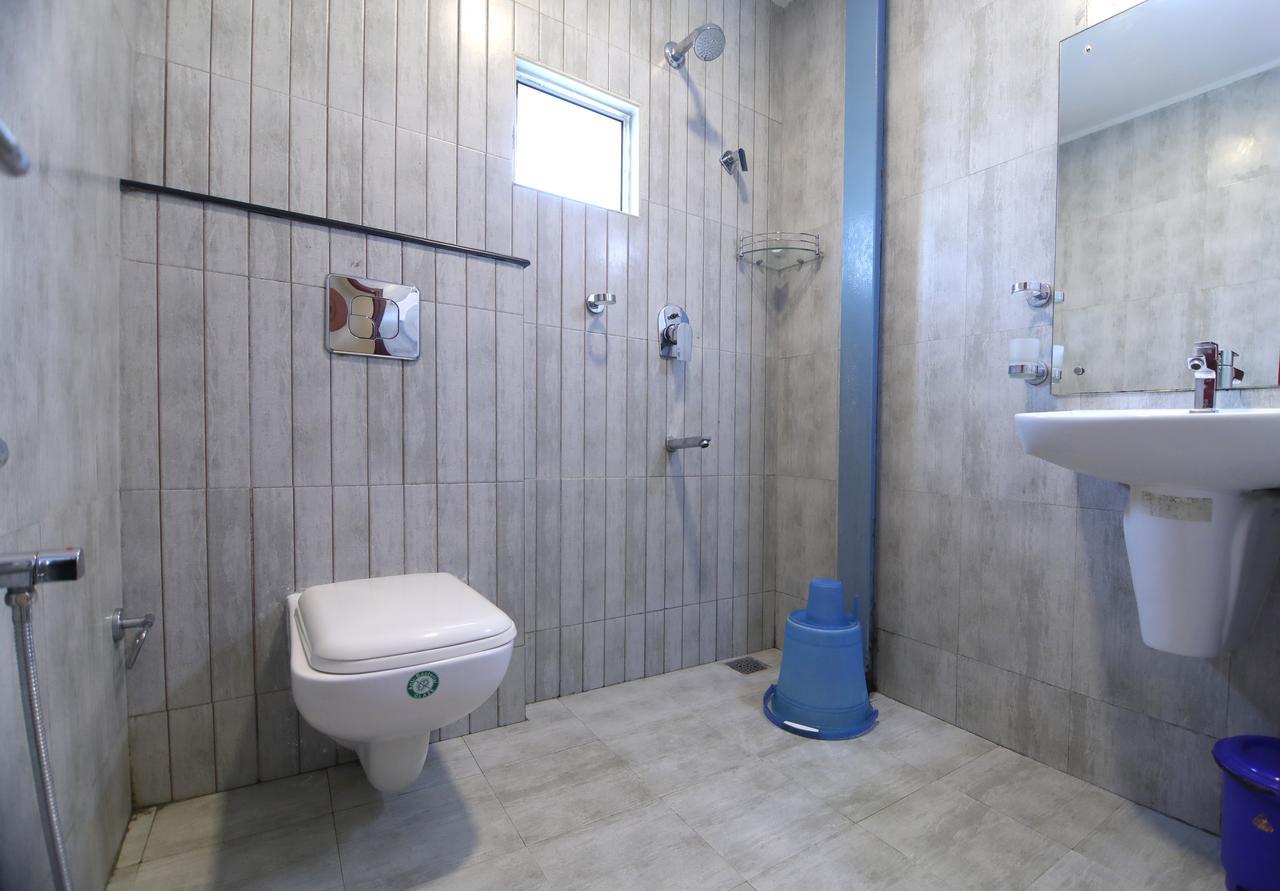 Oyo 18604 Puthens Capitol Inn Kochi 외부 사진
