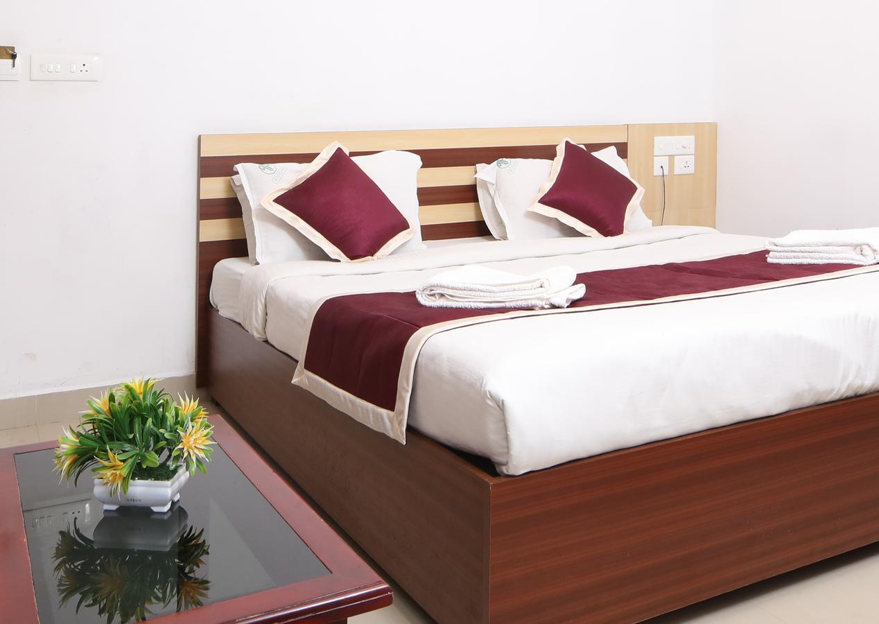 Oyo 18604 Puthens Capitol Inn Kochi 외부 사진