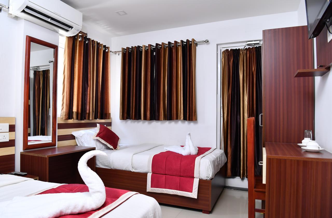 Oyo 18604 Puthens Capitol Inn Kochi 외부 사진