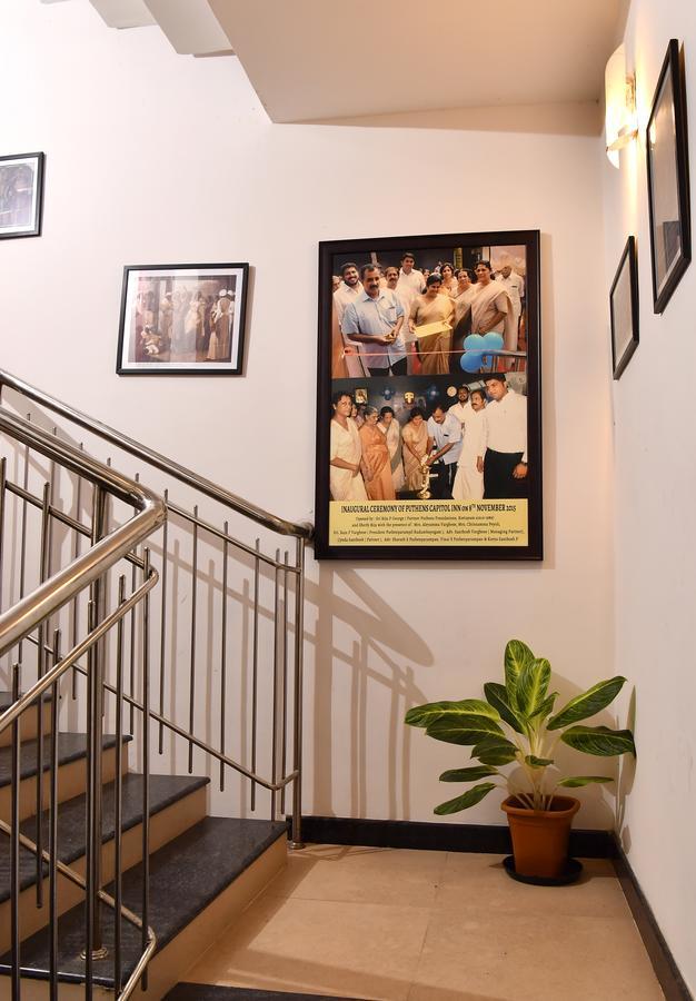 Oyo 18604 Puthens Capitol Inn Kochi 외부 사진