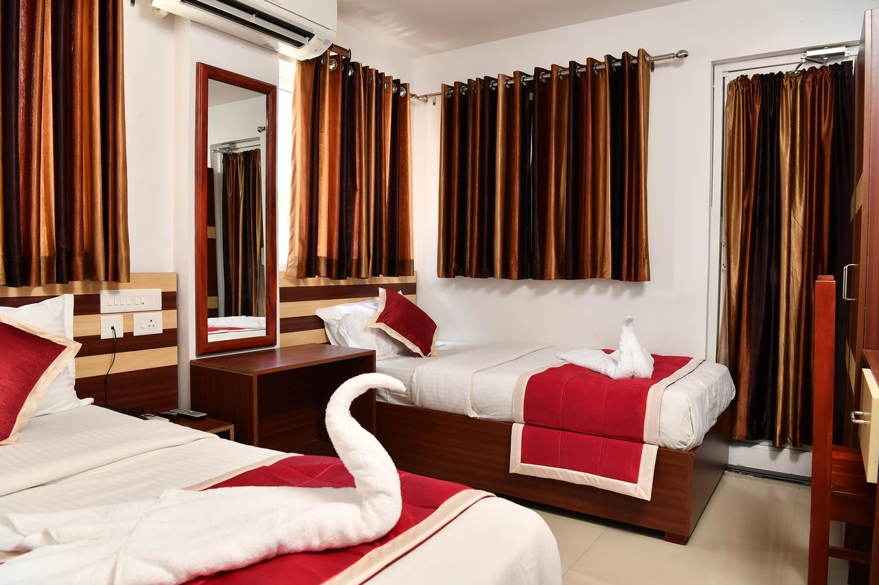 Oyo 18604 Puthens Capitol Inn Kochi 외부 사진