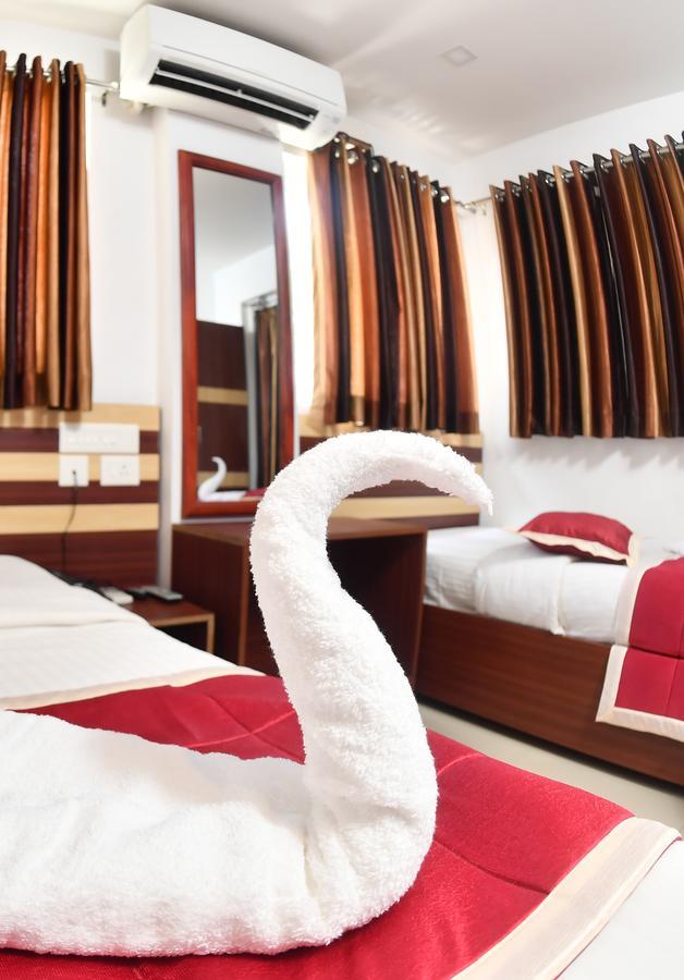 Oyo 18604 Puthens Capitol Inn Kochi 외부 사진