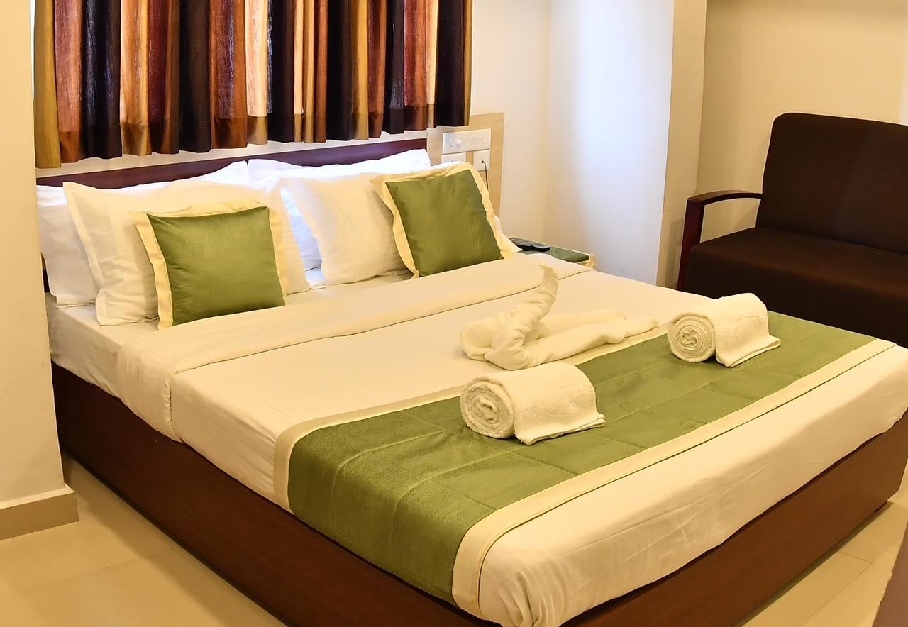 Oyo 18604 Puthens Capitol Inn Kochi 외부 사진