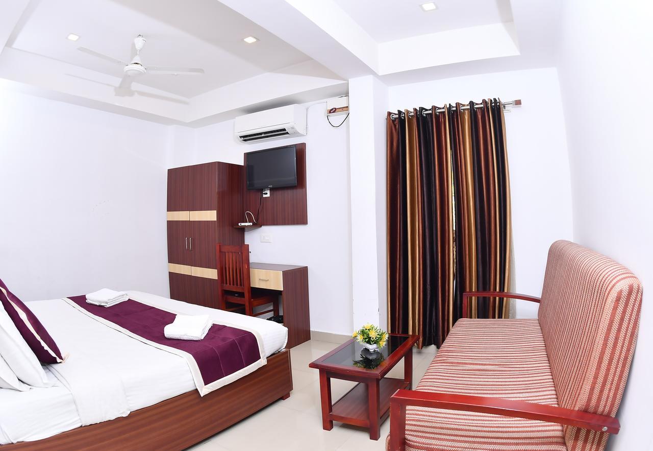 Oyo 18604 Puthens Capitol Inn Kochi 외부 사진