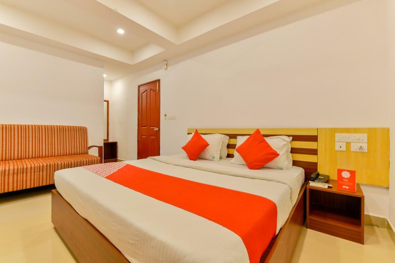 Oyo 18604 Puthens Capitol Inn Kochi 외부 사진