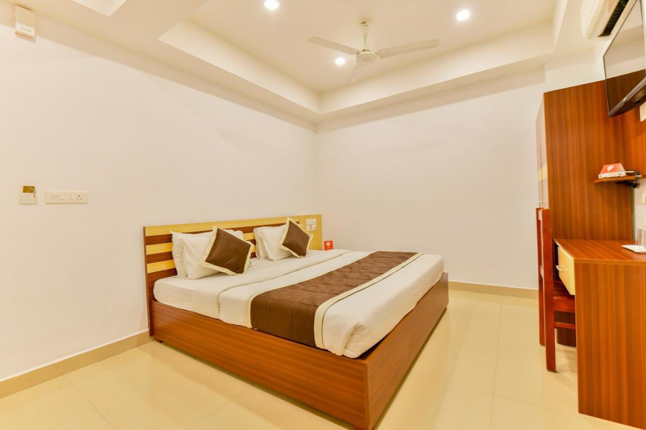 Oyo 18604 Puthens Capitol Inn Kochi 외부 사진